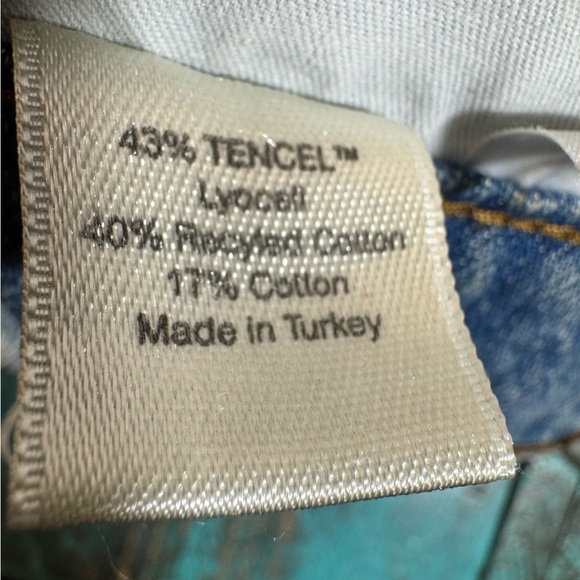 Reformation Jeans Dixie High Rise Shorts Size 26 Distressed Raw Hem - Picture 13 of 15